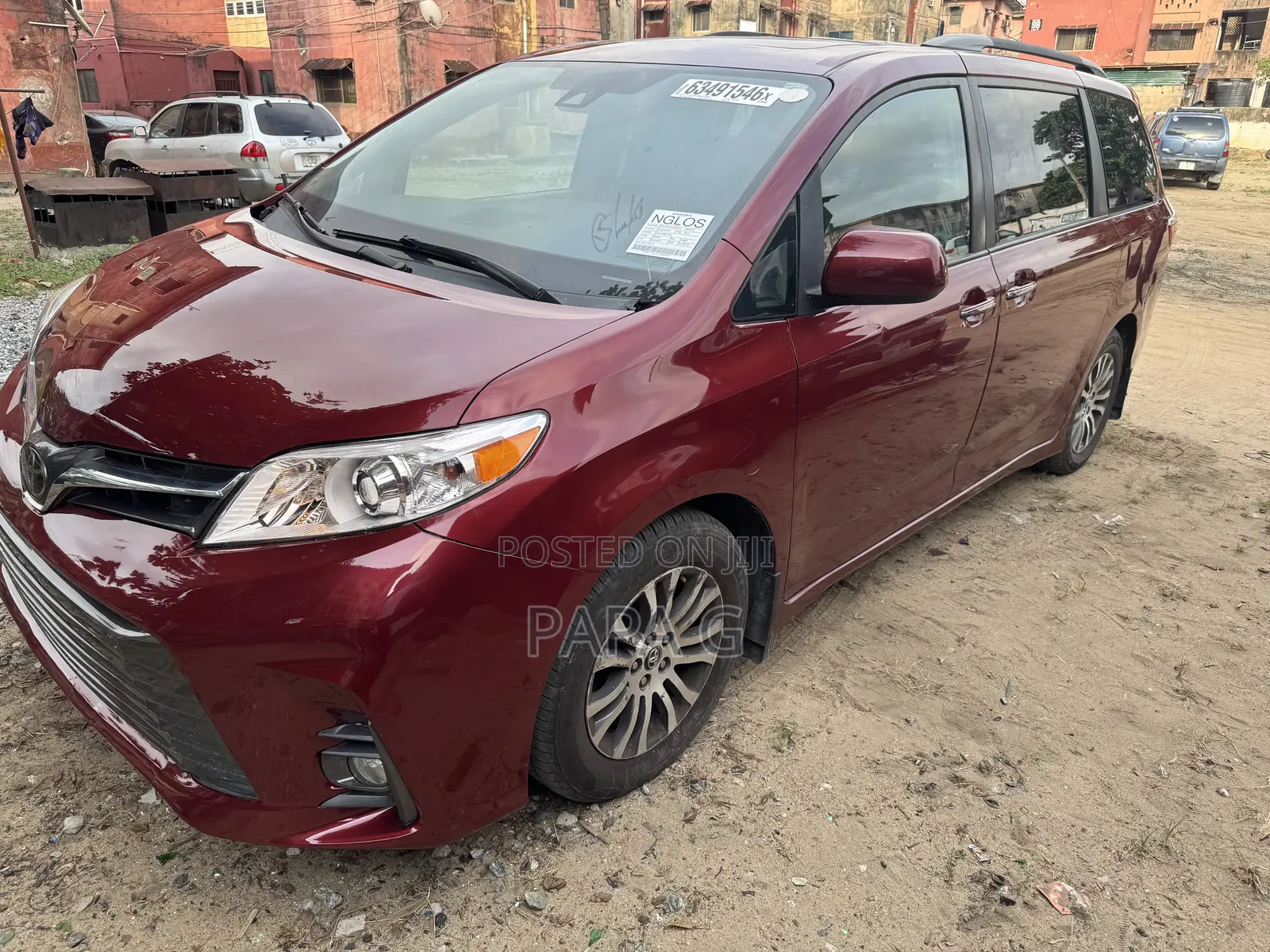 Toyota Sienna XLE (3.5L 6cyl 8A) 2018 Red