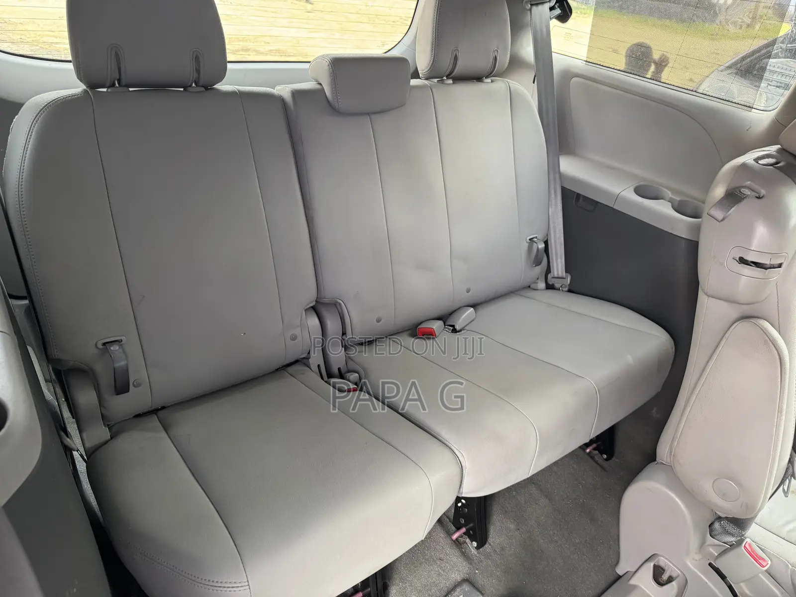 Toyota Sienna XLE (3.5L 6cyl 8A) 2018 Red
