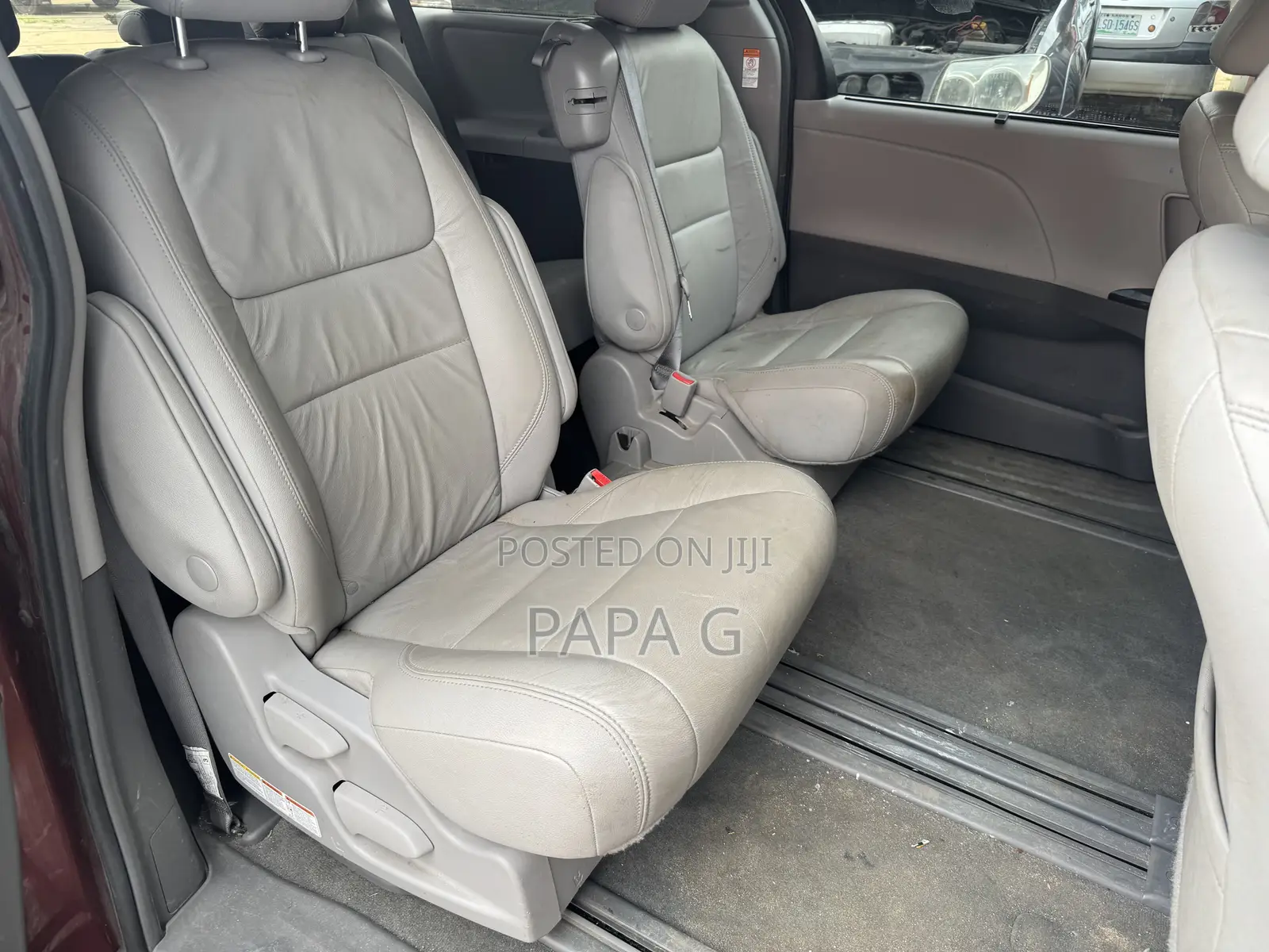 Toyota Sienna XLE (3.5L 6cyl 8A) 2018 Red
