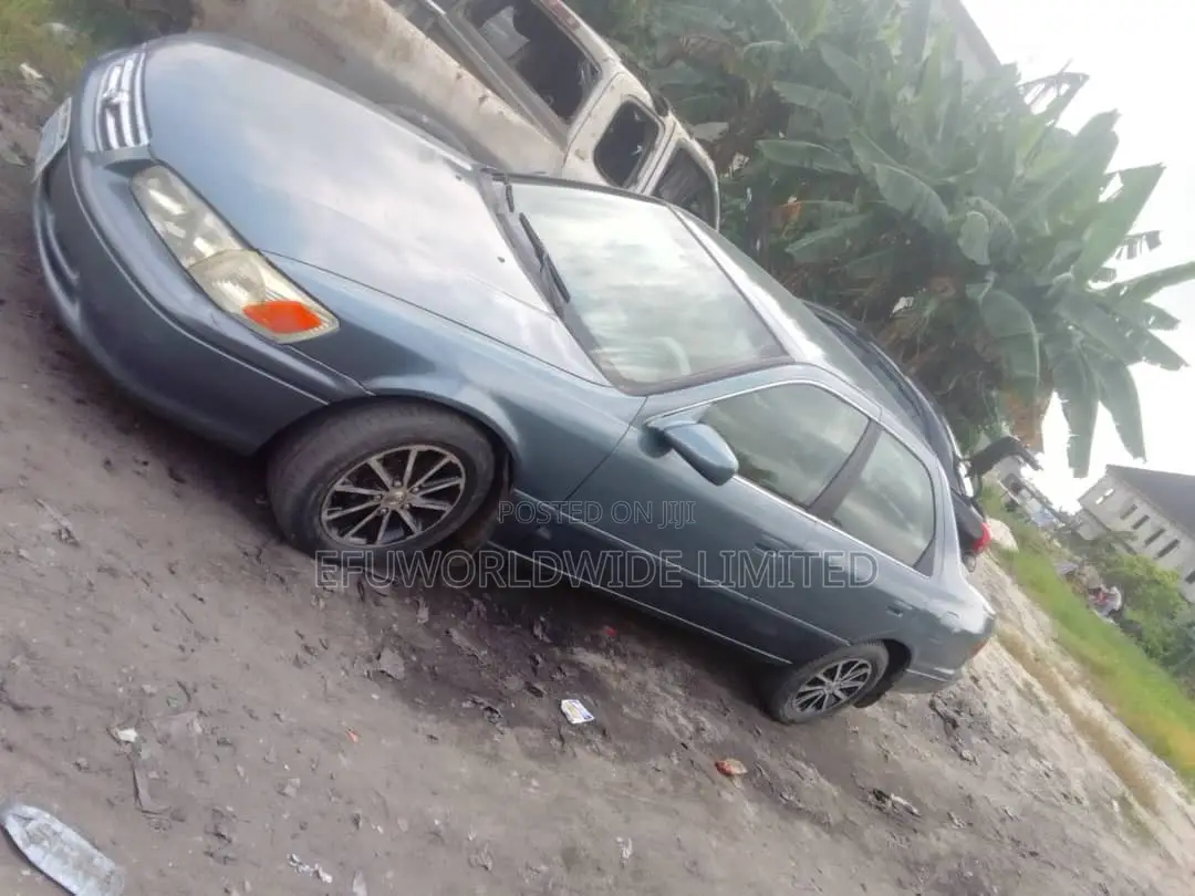 Toyota Camry LE 4dr Sedan (2.2L 4cyl 4A) 2001 Green