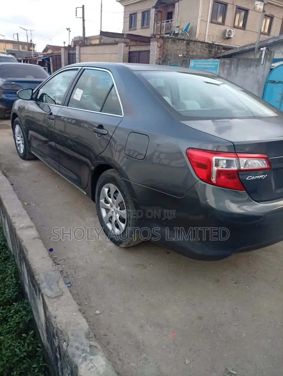 Toyota Camry LE 4dr Sedan (2.5L 4cyl 6A) 2013 Gray