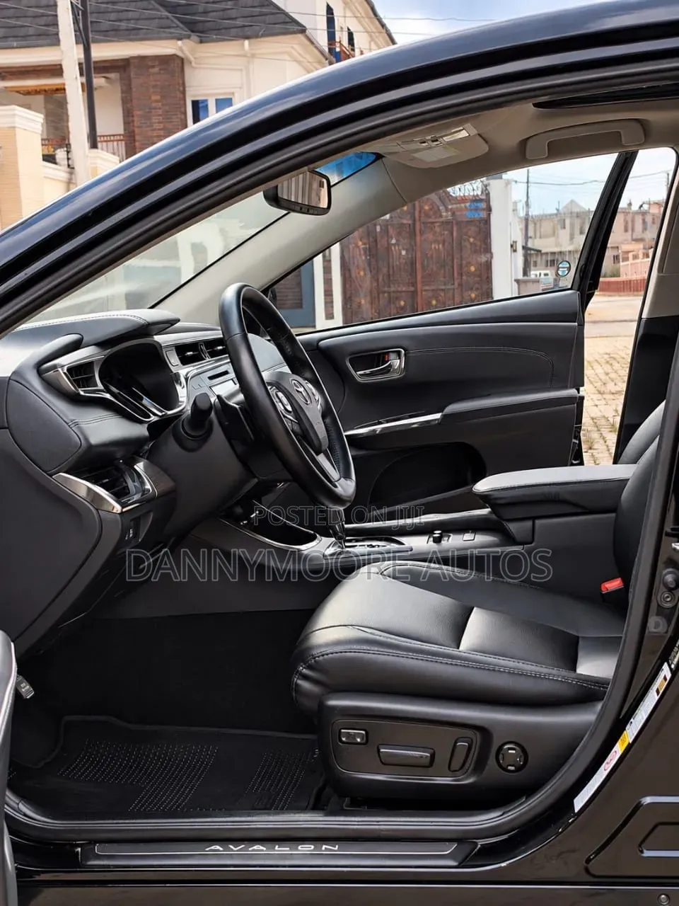 Toyota Avalon Limited 4dr Sedan (3.5L 6cyl 6A) 2015 Black