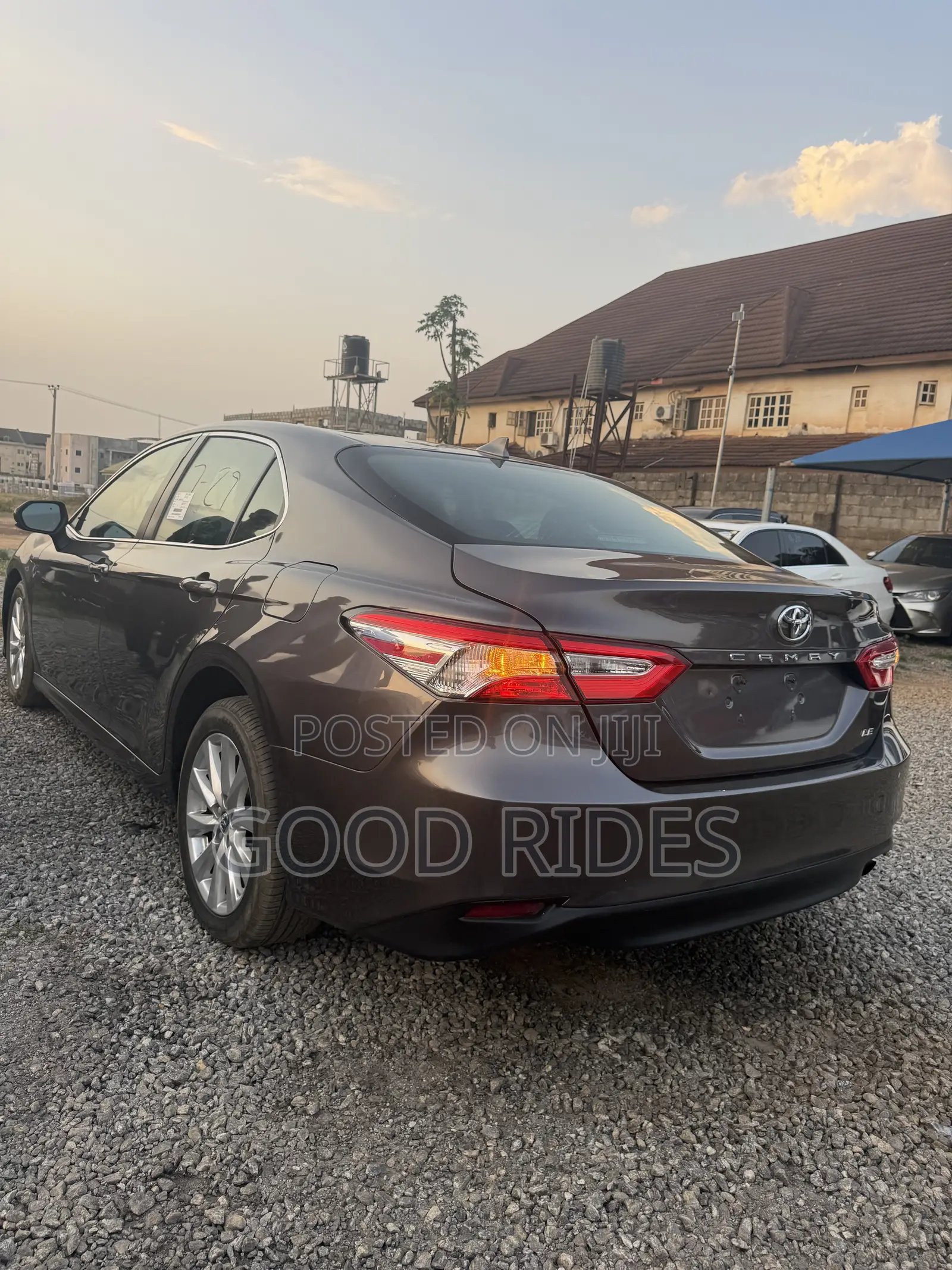 Toyota Camry LE (2.5L 4cyl 8A) 2019 Gray