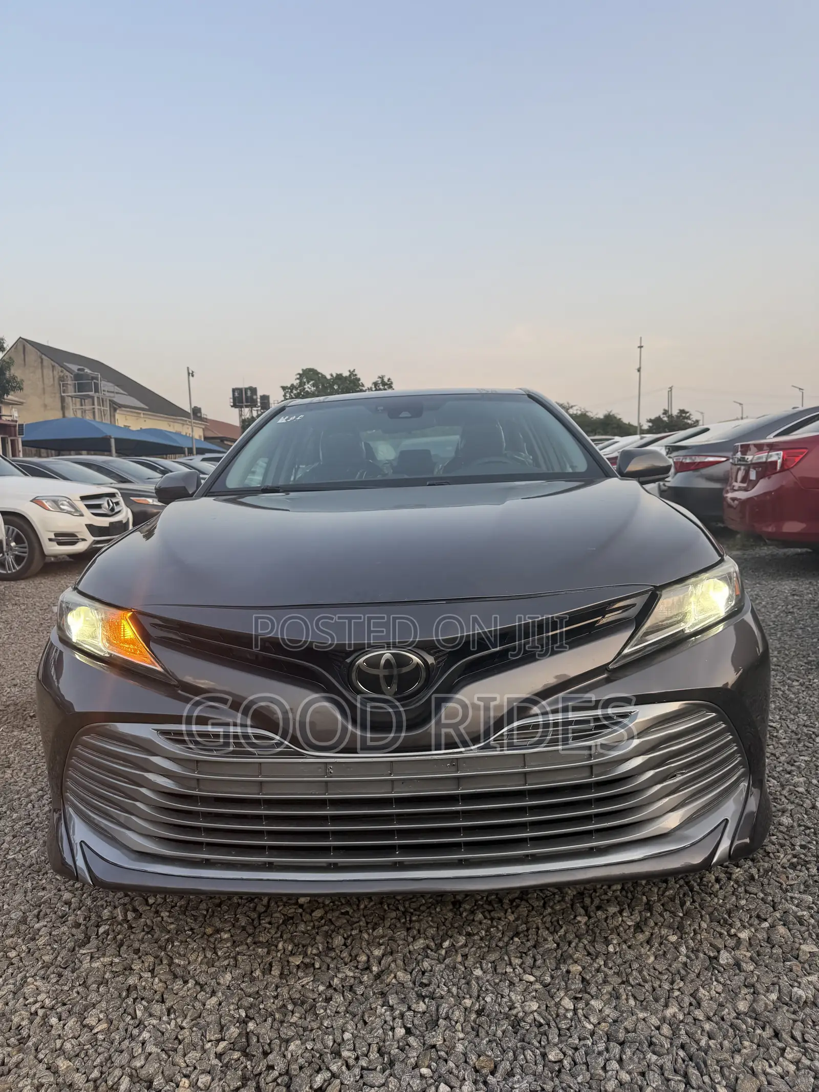 Toyota Camry LE (2.5L 4cyl 8A) 2019 Gray