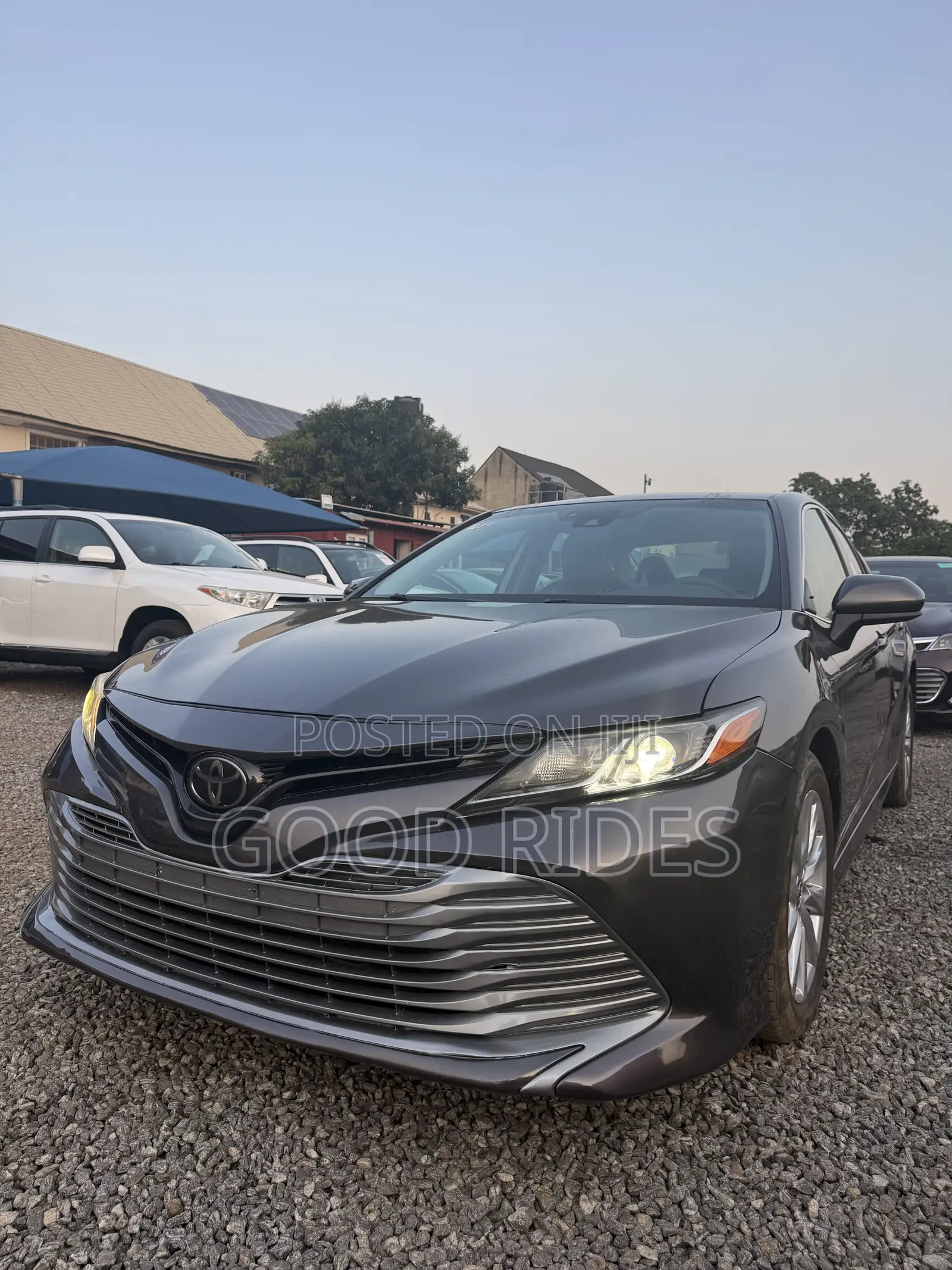 Toyota Camry LE (2.5L 4cyl 8A) 2019 Gray