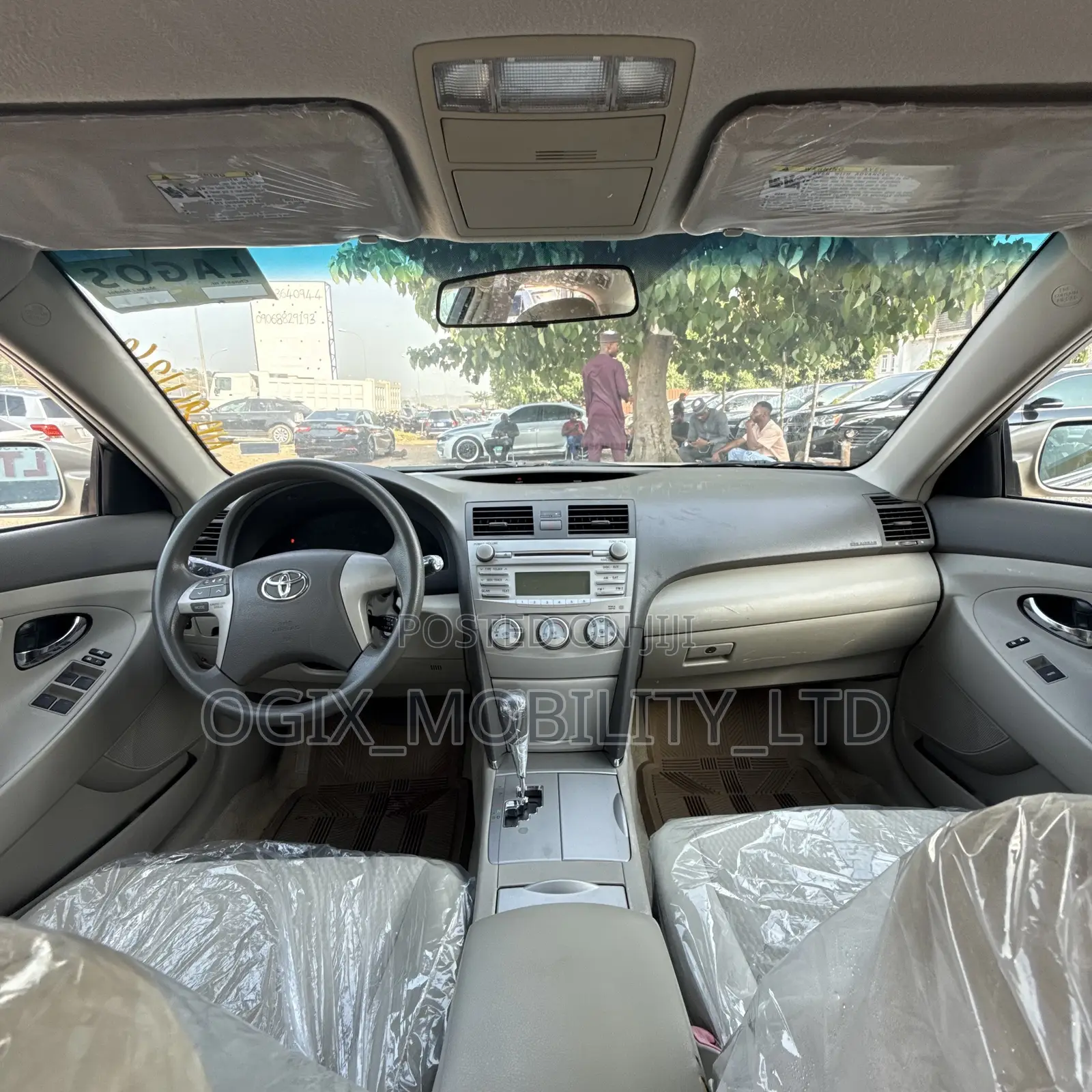 Toyota Camry LE 4dr Sedan (2.5L 4cyl 6AM) 2010 Gold