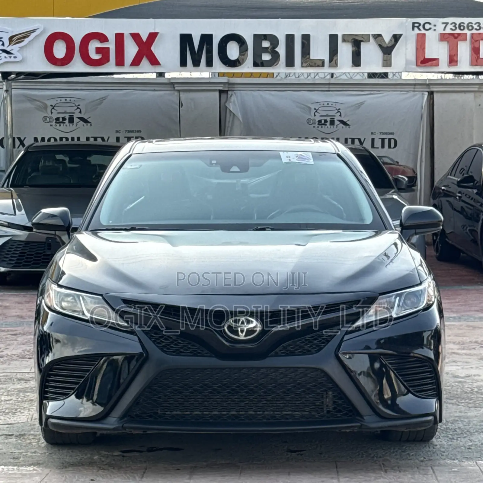Toyota Camry SE FWD 2020 Black