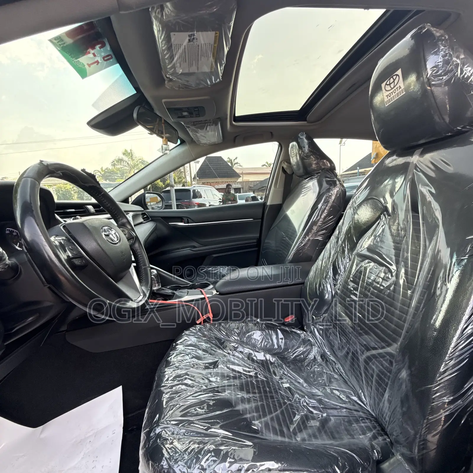 Toyota Camry SE FWD 2020 Black
