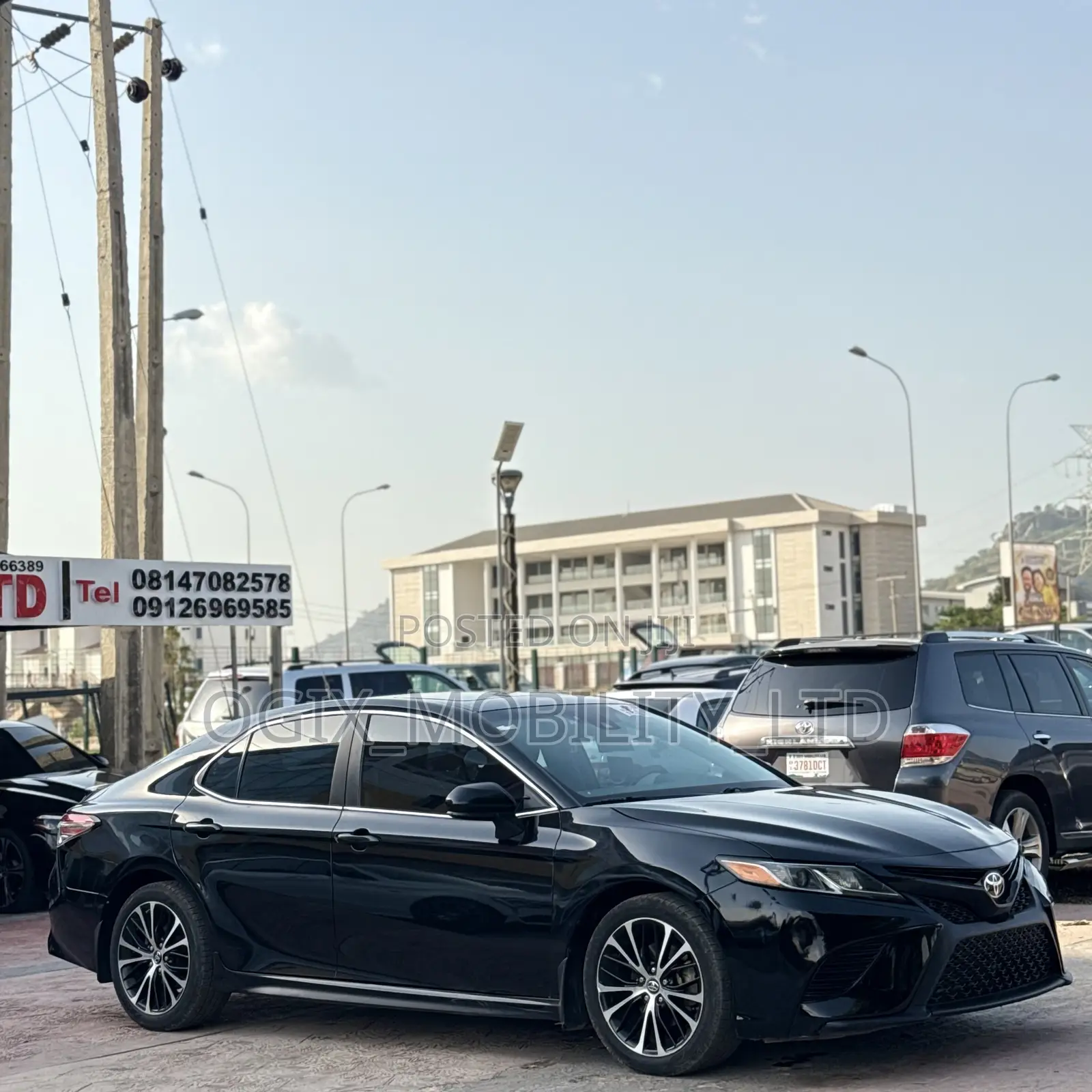 Toyota Camry SE FWD 2020 Black