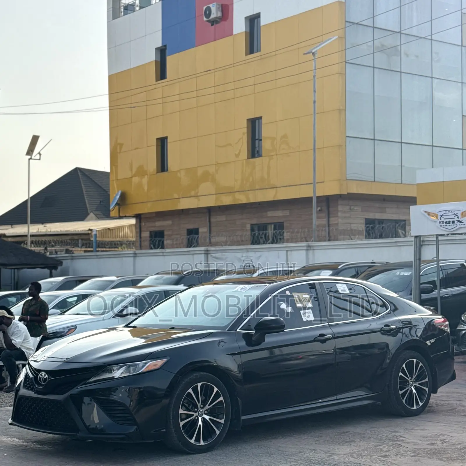 Toyota Camry SE FWD 2020 Black