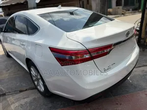 Toyota Avalon XLE Premium 4dr Sedan (3.5L 6cyl 6A) 2014 White
