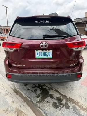 Toyota Highlander XLE 4dr SUV AWD (3.5L 6cyl 6A) 2015 Red