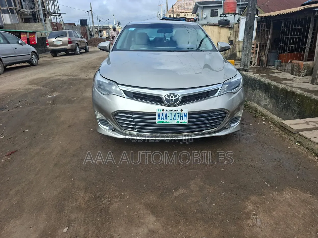Toyota Avalon XLE Premium 4dr Sedan (3.5L 6cyl 6A) 2014 Gold