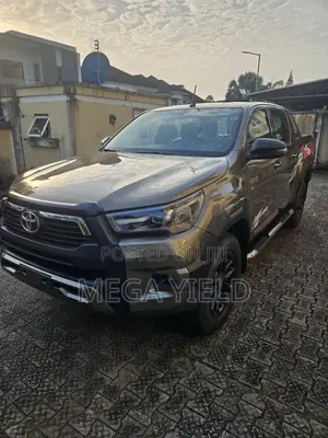 Toyota Hilux 2022 Green