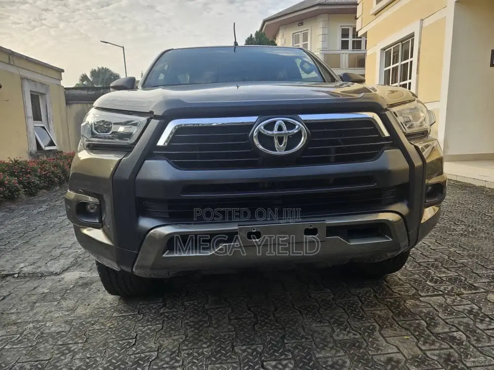 Toyota Hilux 2022 Green