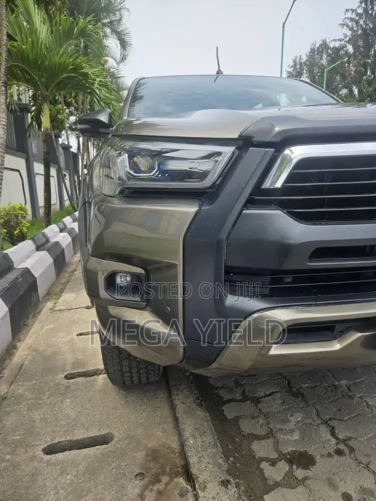 Toyota Hilux 2022 Green