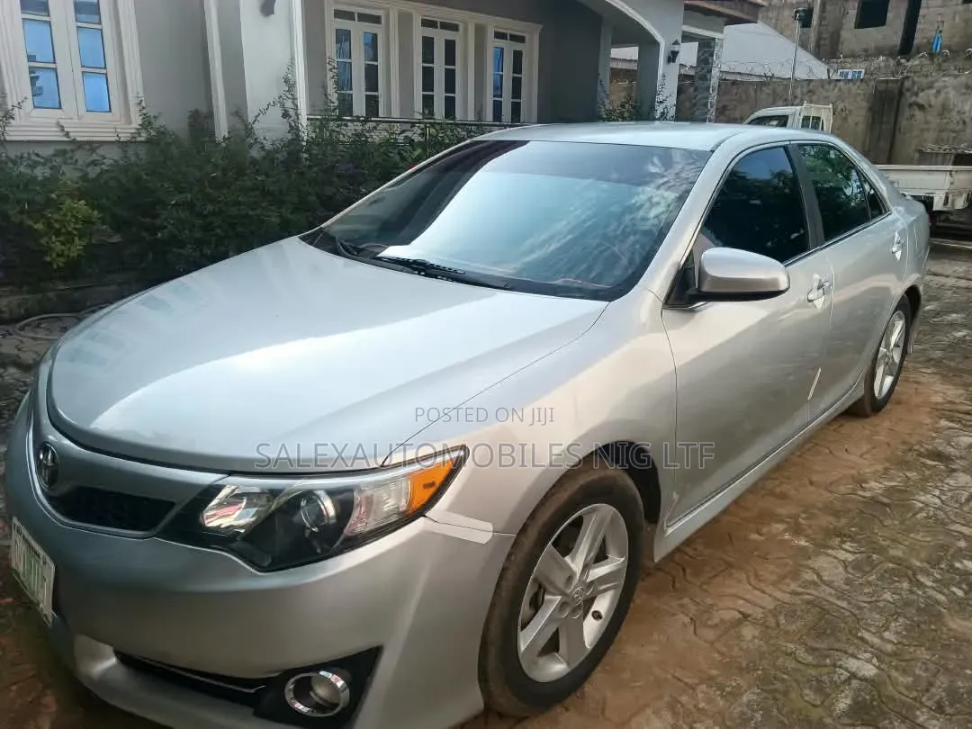 Toyota Camry LE 4dr Sedan (2.5L 4cyl 6A) 2013 Silver