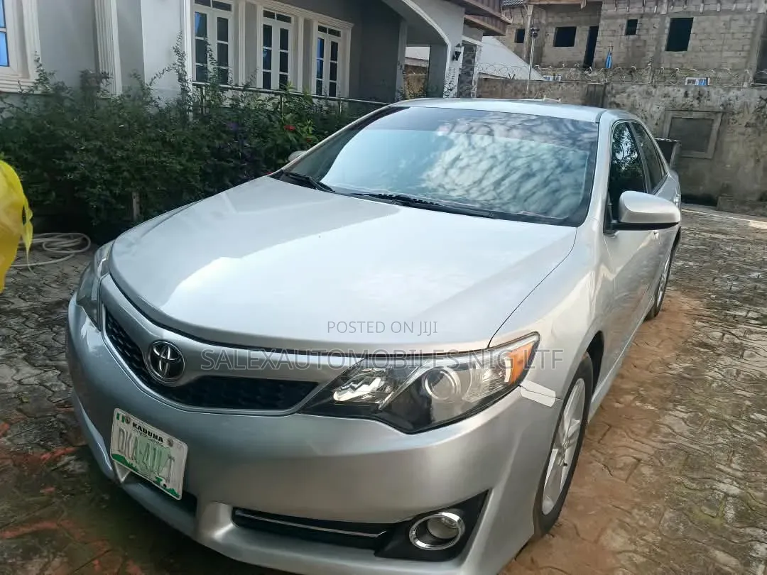 Toyota Camry LE 4dr Sedan (2.5L 4cyl 6A) 2013 Silver