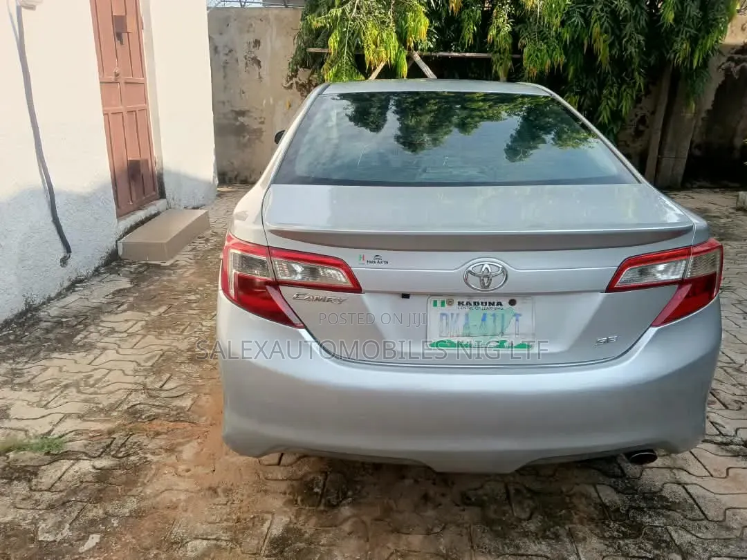 Toyota Camry LE 4dr Sedan (2.5L 4cyl 6A) 2013 Silver