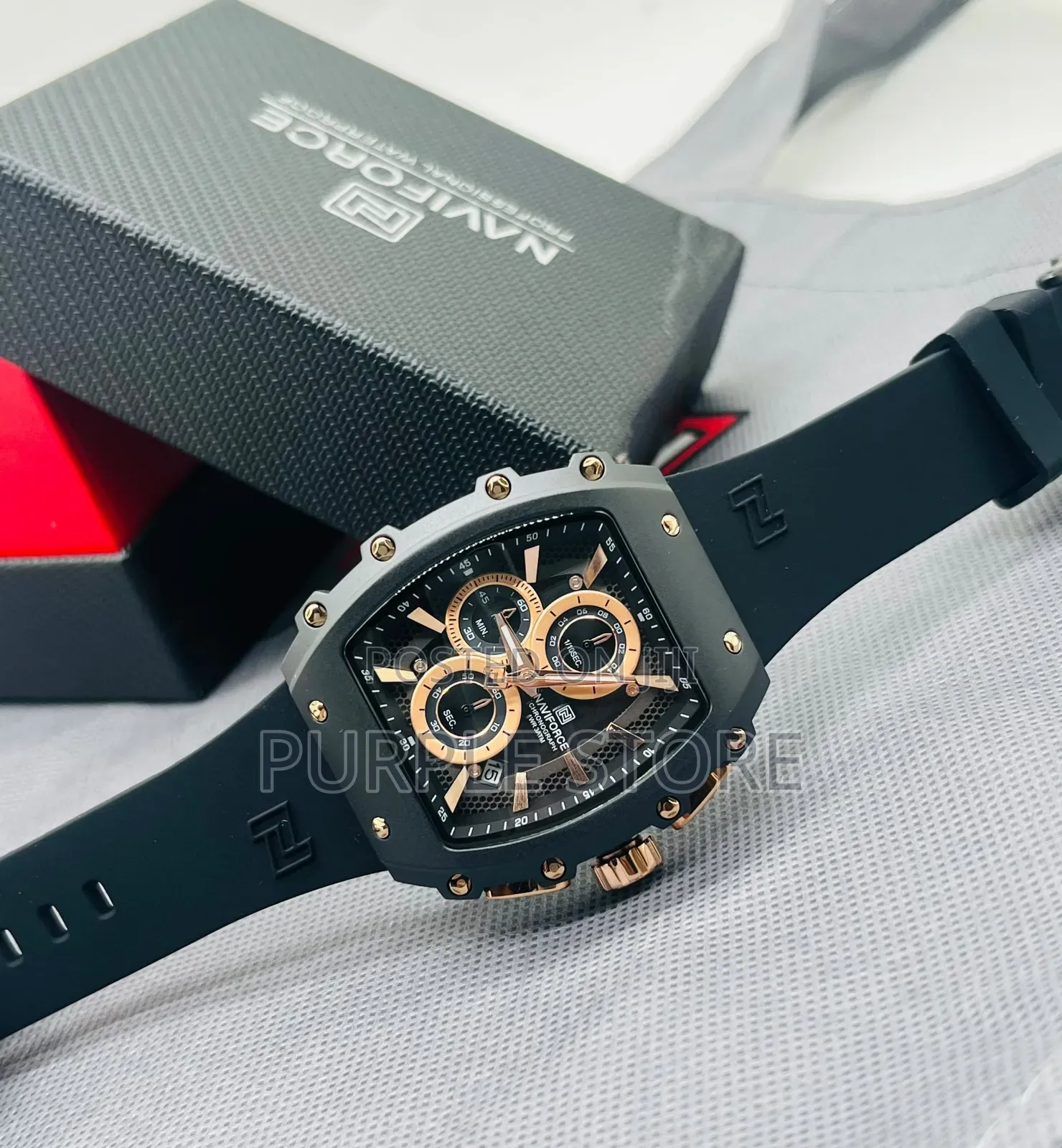 Navifoce NF8070 Chronograph Water Resistant Watch