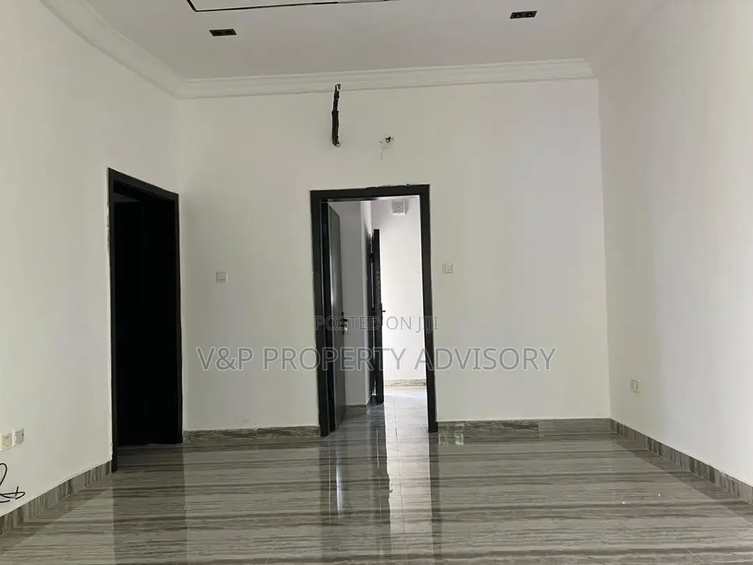 3bdrm Bungalow in Lekki Phase 1 for rent