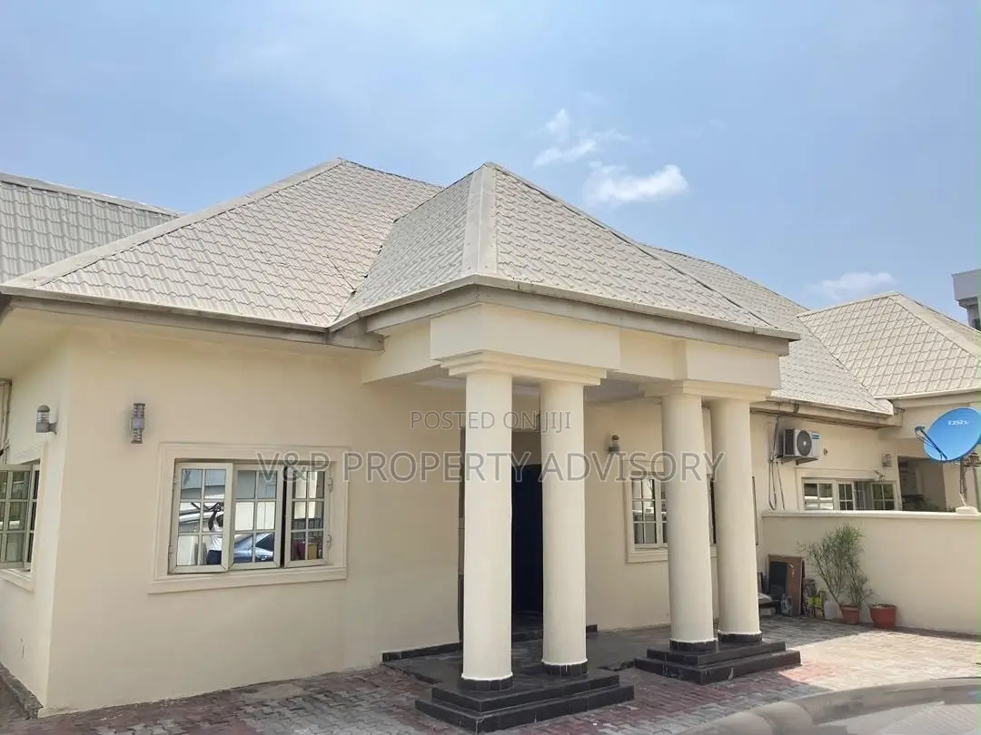 3bdrm Bungalow in Lekki Phase 1 for rent