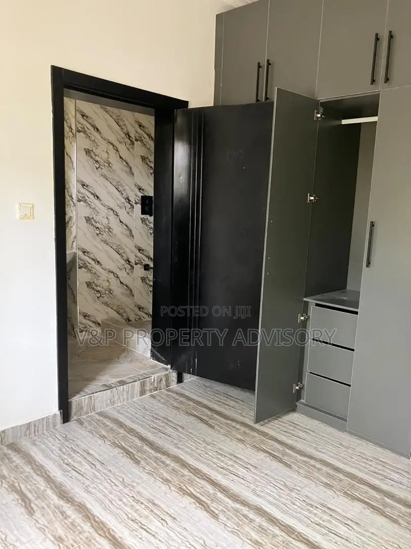 3bdrm Bungalow in Lekki Phase 1 for rent