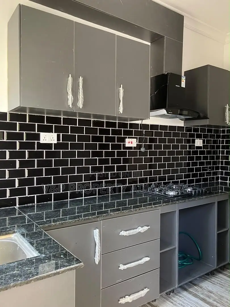 3bdrm Bungalow in Lekki Phase 1 for rent