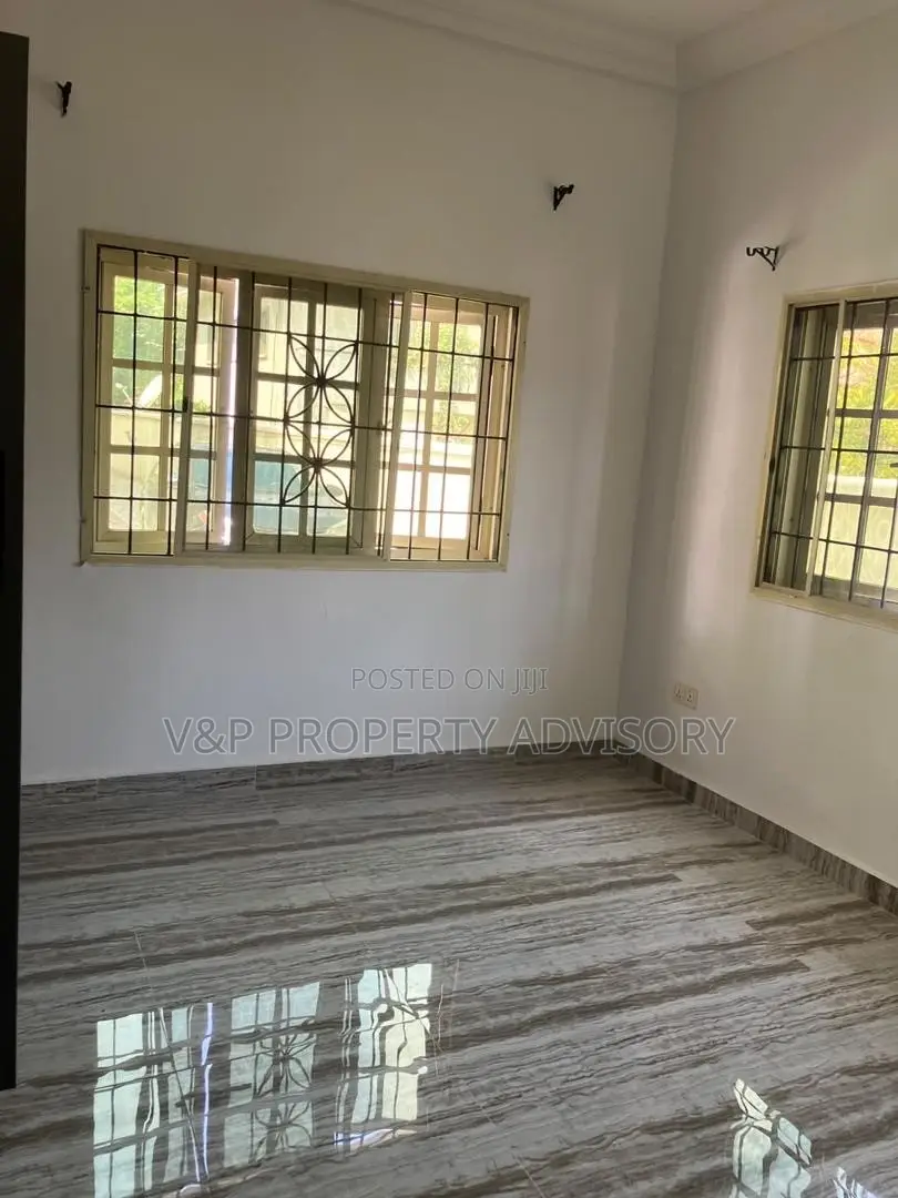 3bdrm Bungalow in Lekki Phase 1 for rent