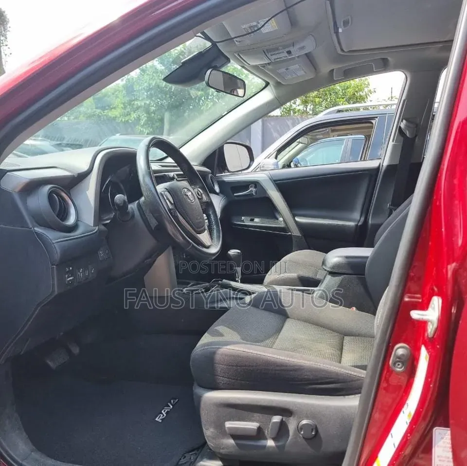 Toyota RAV4 XLE 4dr SUV AWD (2.5L 4cyl 6A) 2018 Maroon