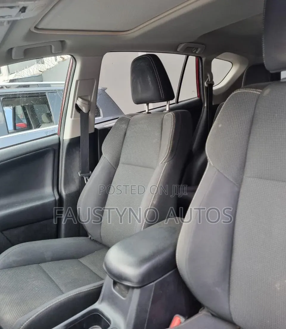 Toyota RAV4 XLE 4dr SUV AWD (2.5L 4cyl 6A) 2018 Maroon