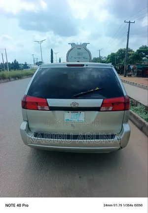Toyota Sienna 2004 Gold