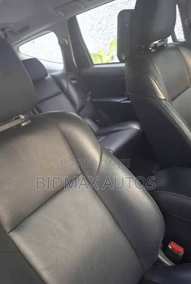 Mitsubishi Montero Sport 2023 Silver