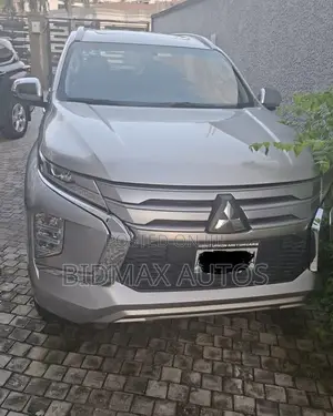 Mitsubishi Montero Sport 2023 Silver