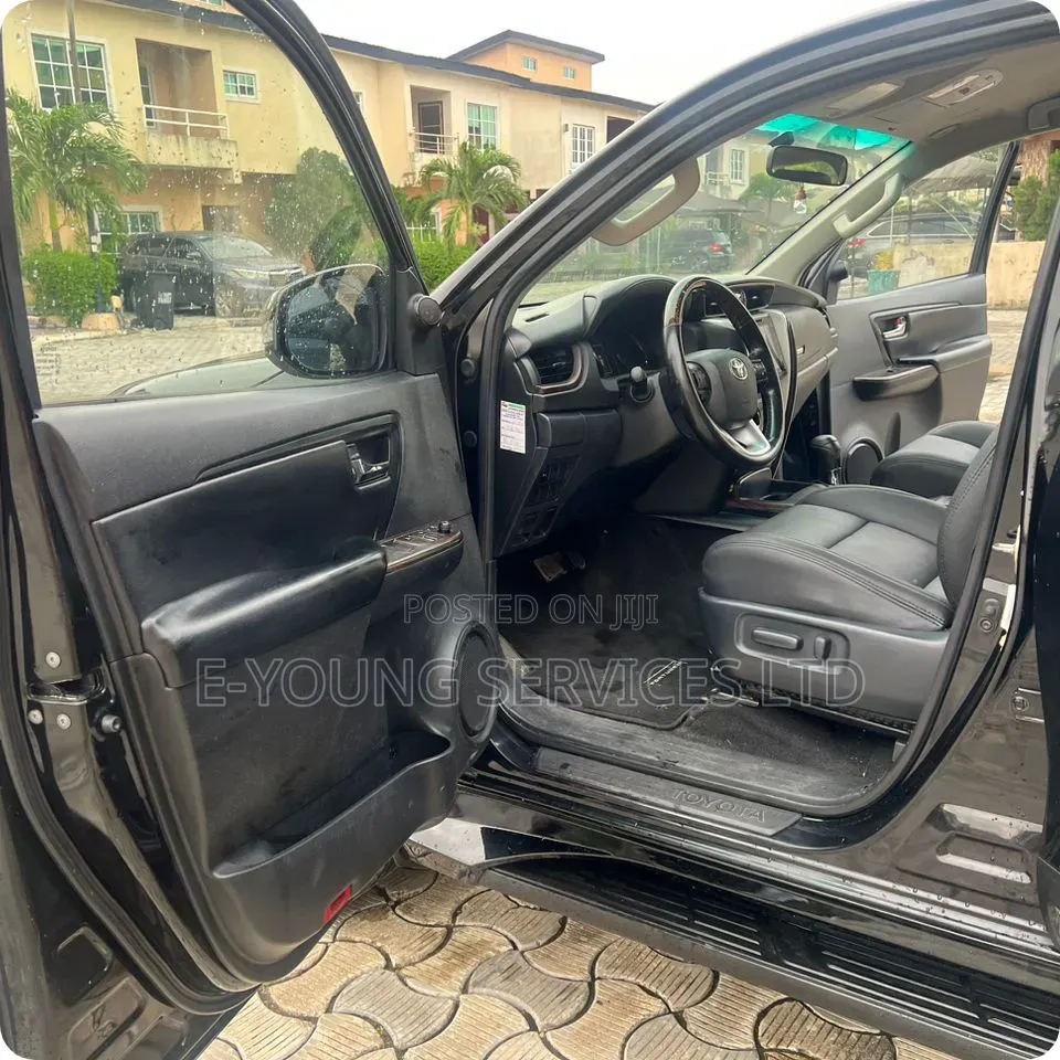 Toyota Fortuner 2019 Black