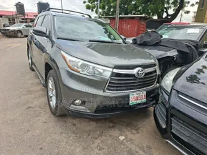 Toyota Highlander XLE 4dr SUV AWD (3.5L 6cyl 6A) 2015 Green