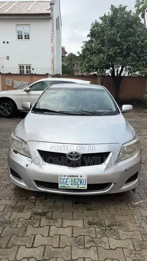 Toyota Corolla LE 4dr Sedan (1.8L 4cyl 4A) 2010 Silver