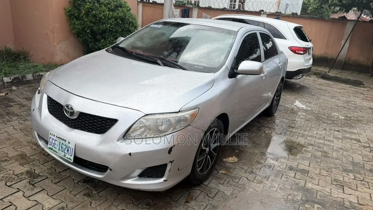 Toyota Corolla LE 4dr Sedan (1.8L 4cyl 4A) 2010 Silver