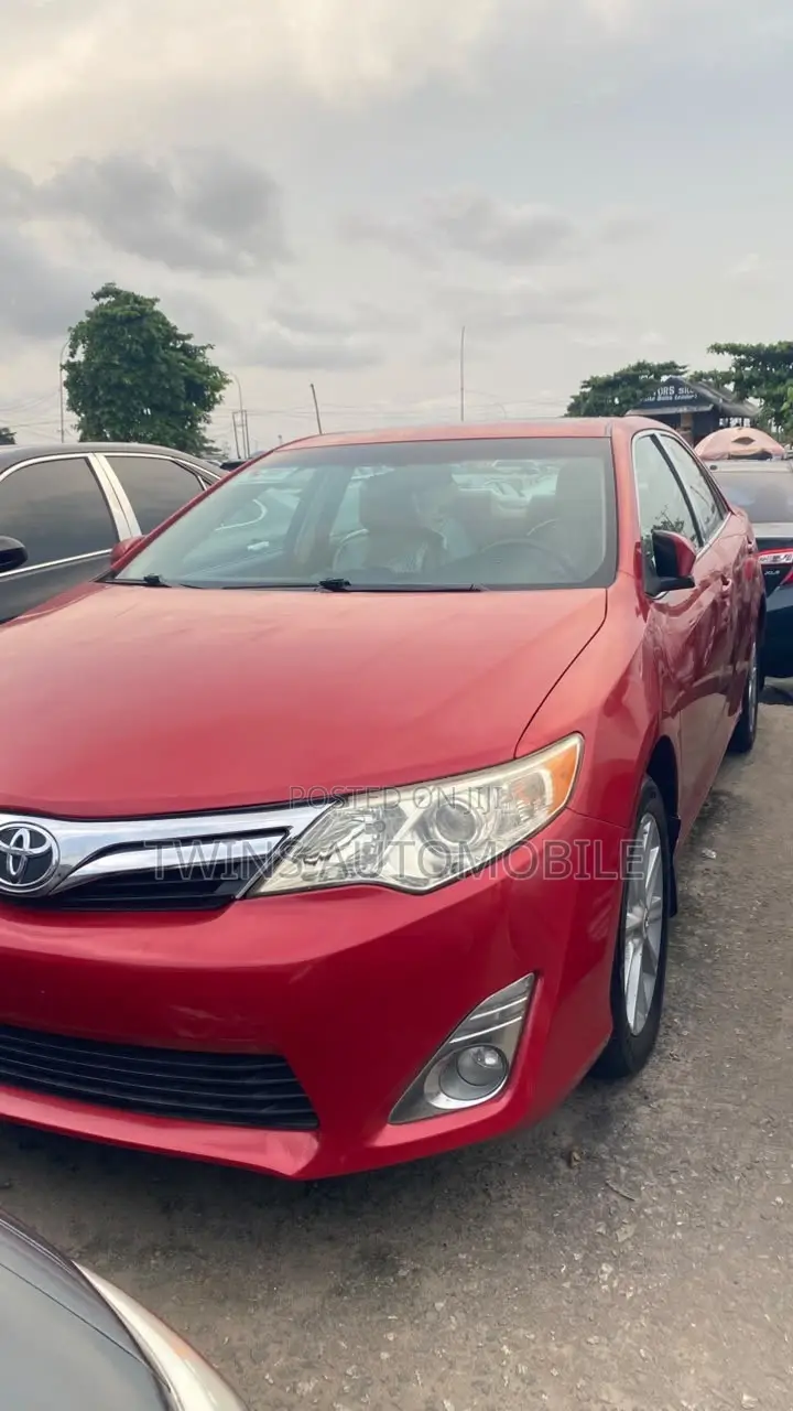 Toyota Camry XLE 4dr Sedan (2.5L 4cyl 6A) 2013 Red