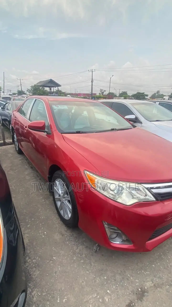 Toyota Camry XLE 4dr Sedan (2.5L 4cyl 6A) 2013 Red