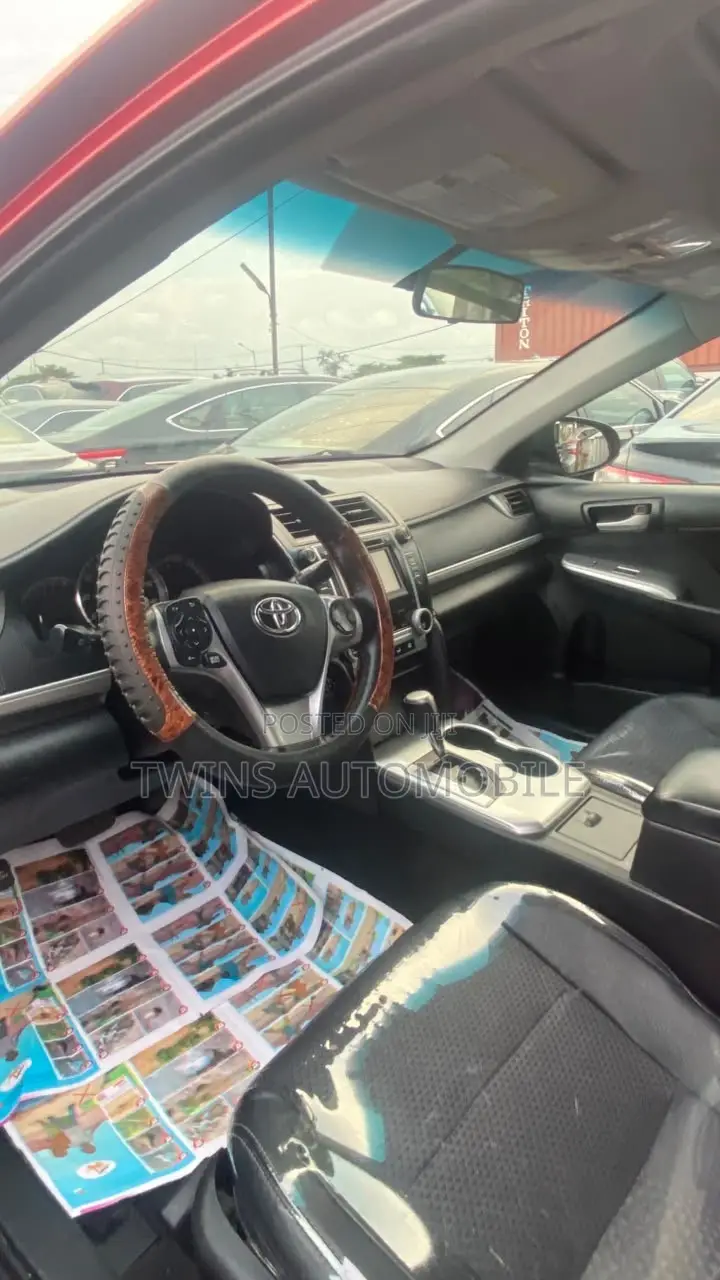 Toyota Camry SE 4dr Sedan (2.5L 4cyl 6A) 2014 Red