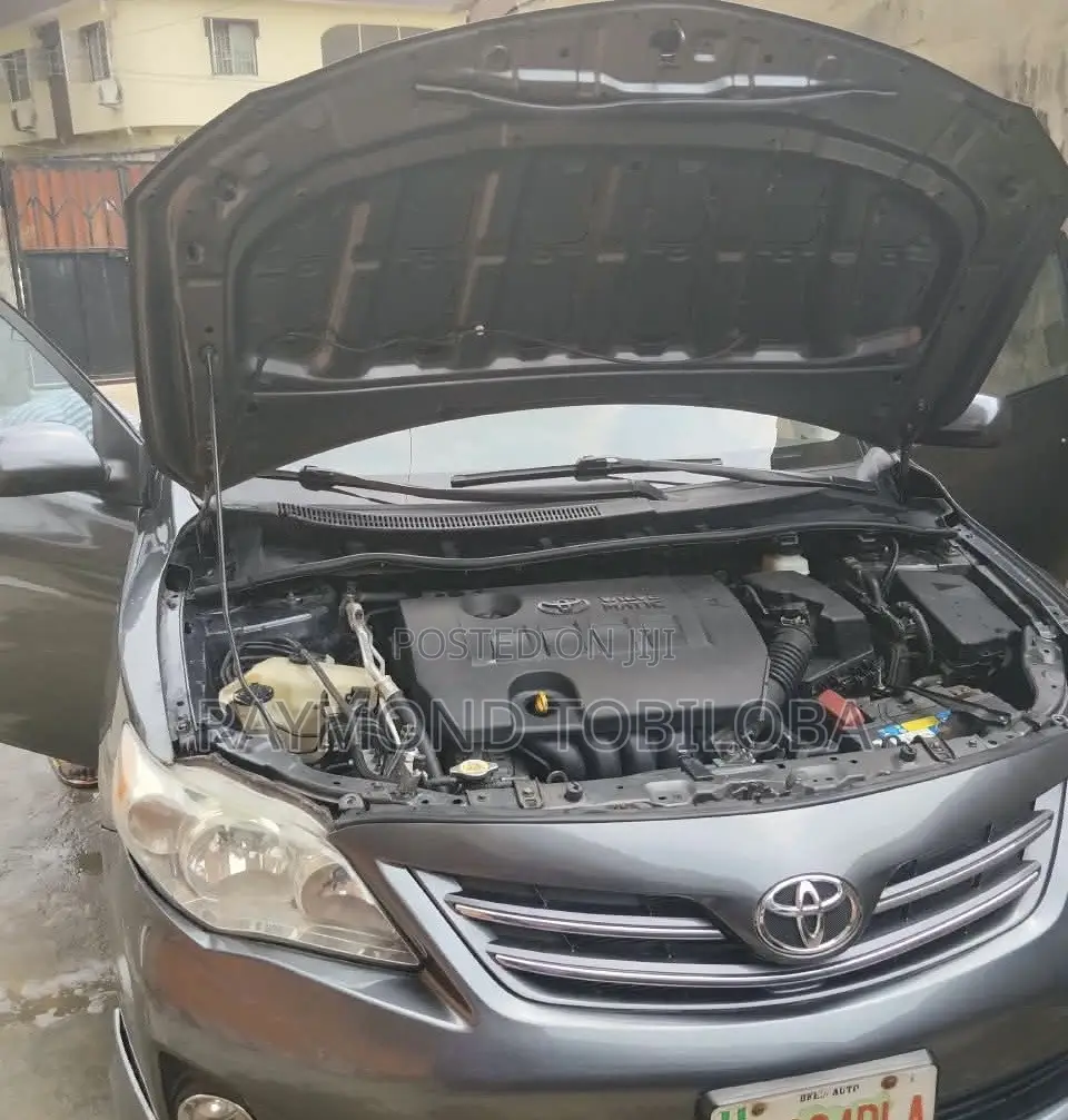 Toyota Corolla 2012 Gray