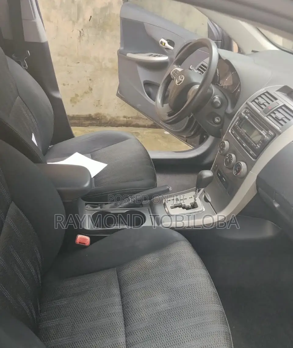 Toyota Corolla 2012 Gray