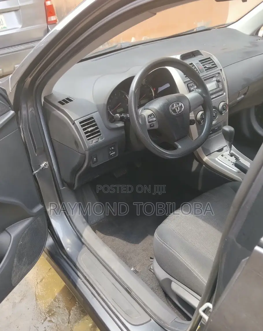 Toyota Corolla 2012 Gray