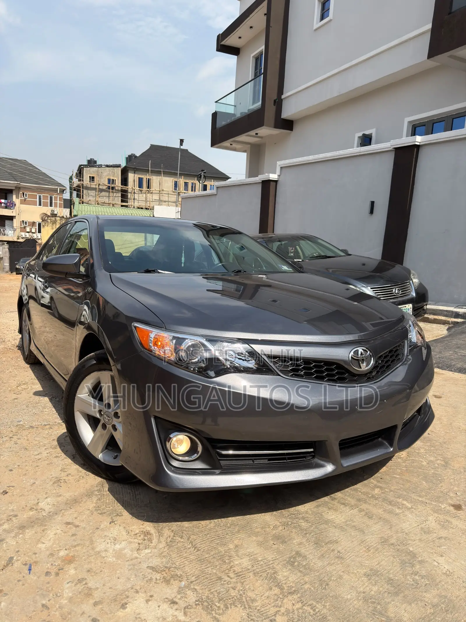 Toyota Camry SE 4dr Sedan (2.5L 4cyl 6A) 2013 Gray