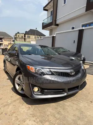 Toyota Camry SE 4dr Sedan (2.5L 4cyl 6A) 2013 Gray