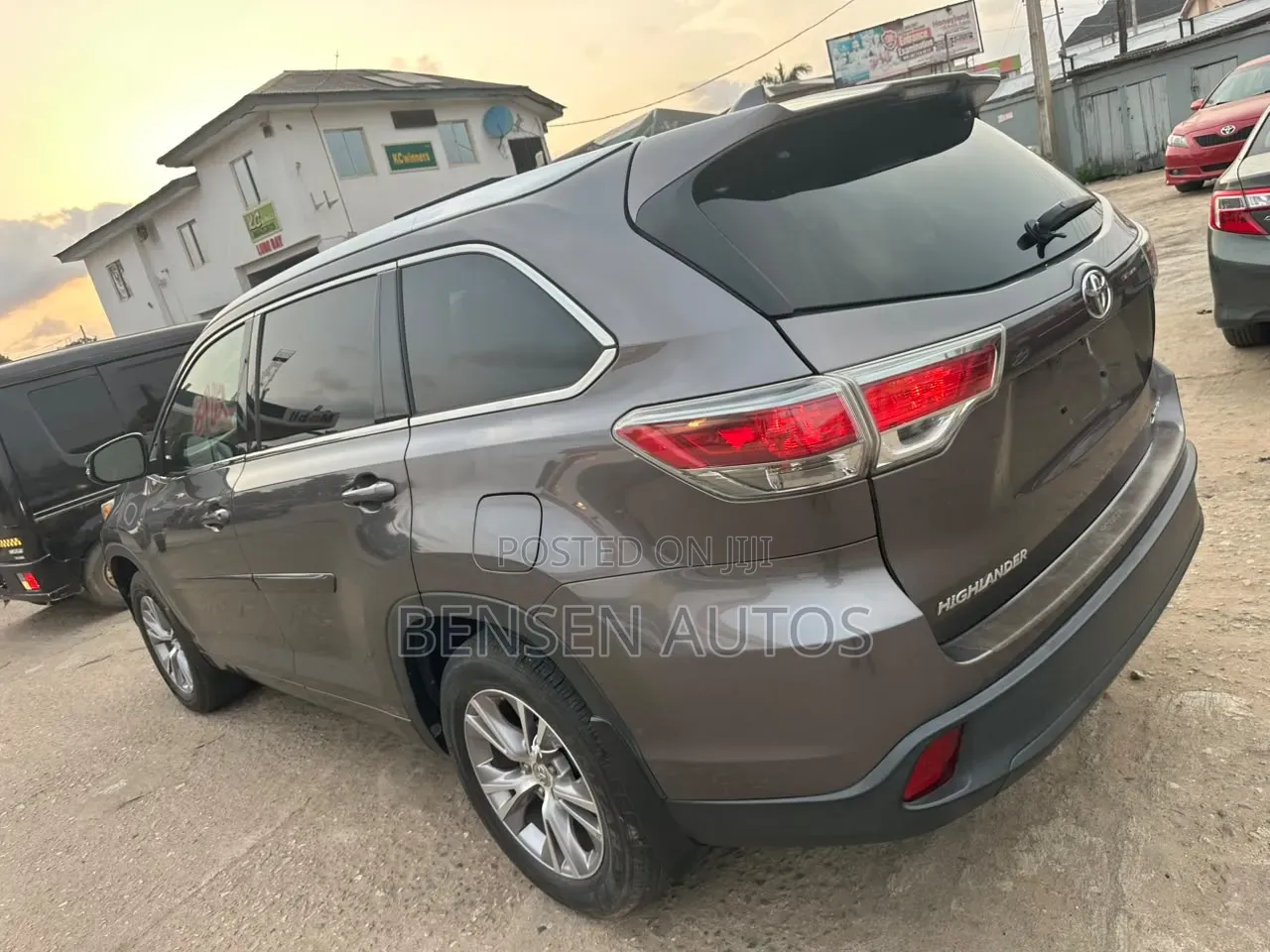 Toyota Highlander XLE 4dr SUV AWD (3.5L 6cyl 6A) 2015 Gray