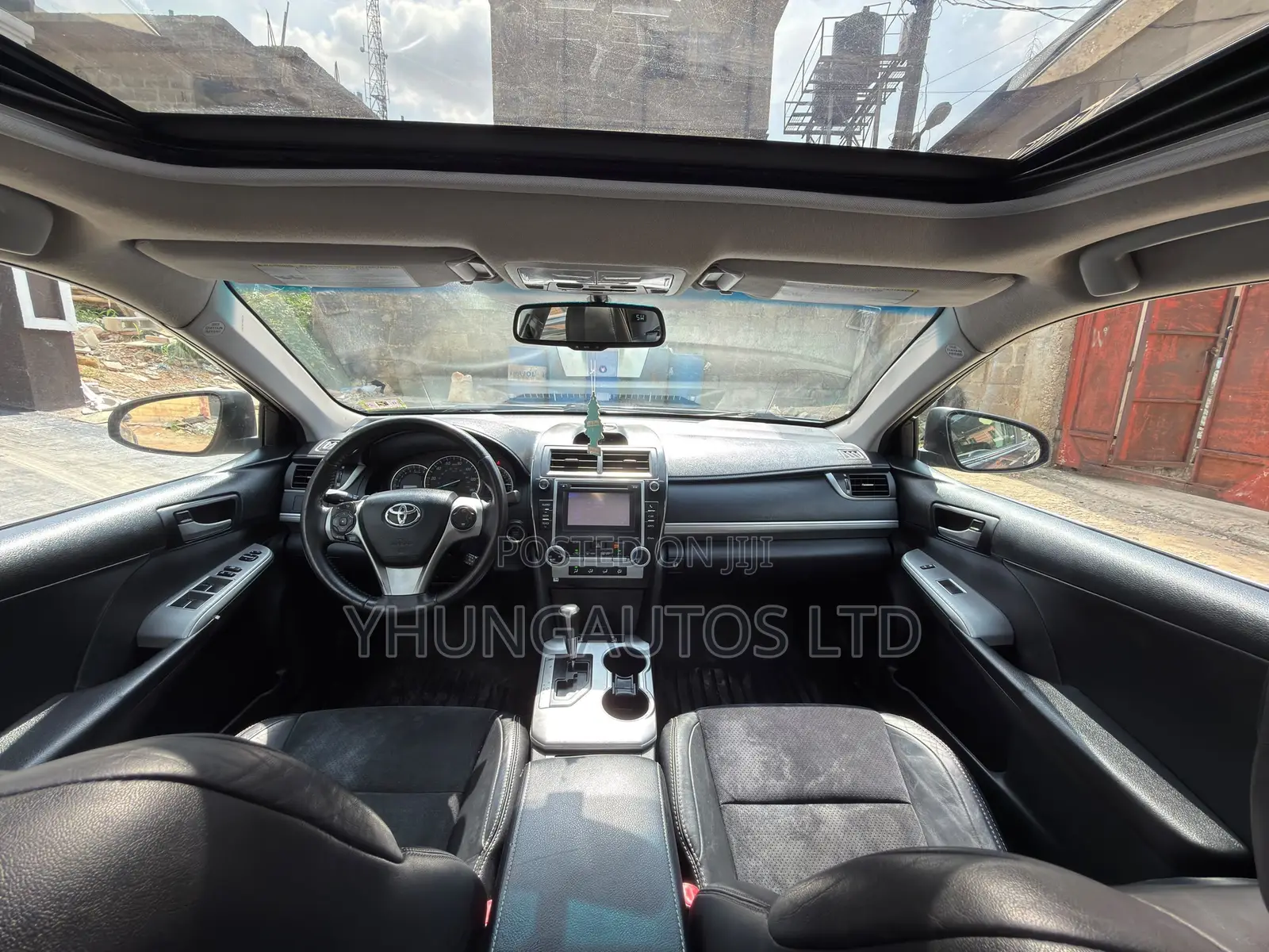 Toyota Camry SE 4dr Sedan (2.5L 4cyl 6A) 2013 Gray