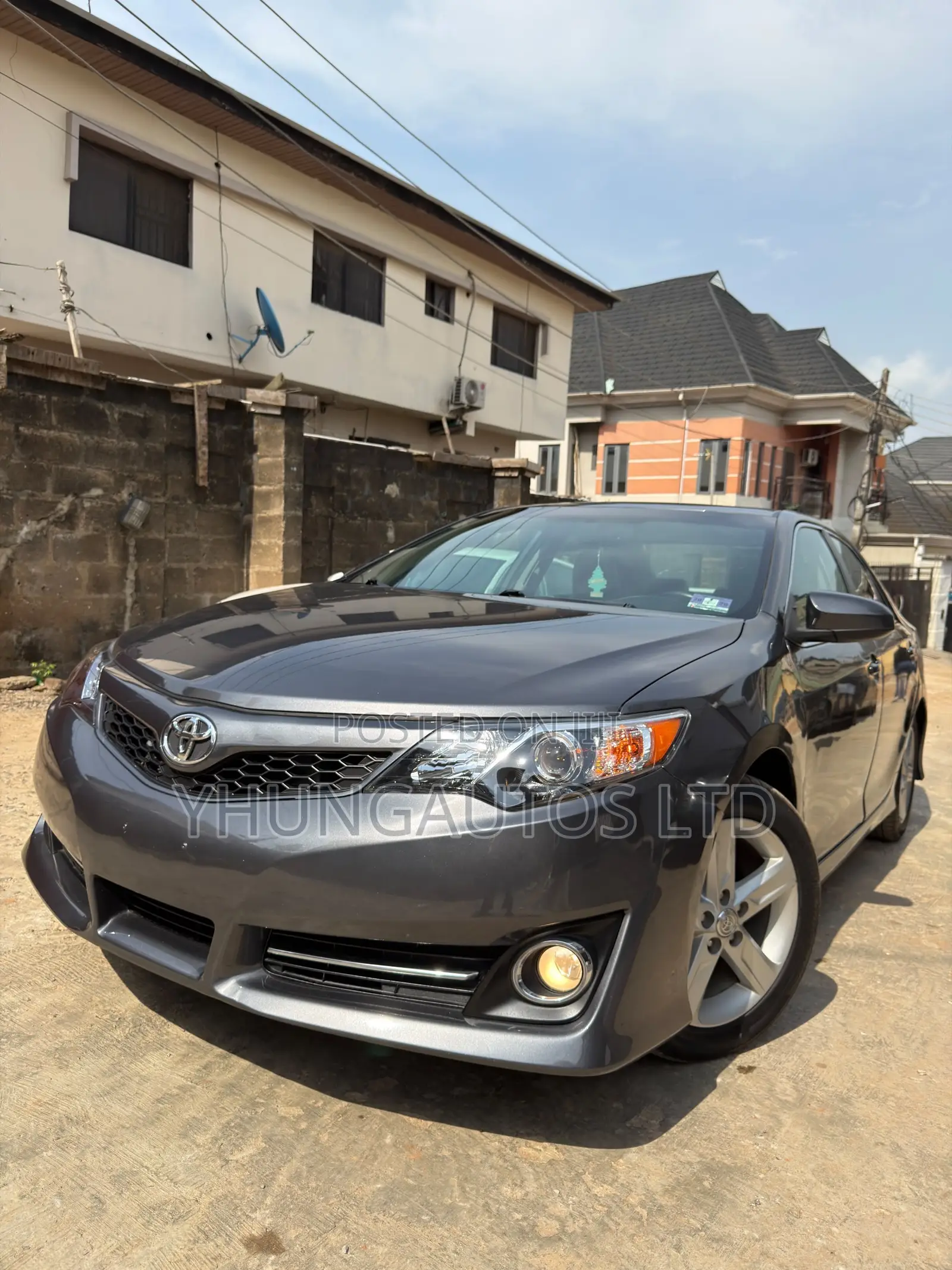 Toyota Camry SE 4dr Sedan (2.5L 4cyl 6A) 2013 Gray