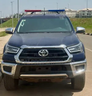 Toyota Hilux 2023 Blue